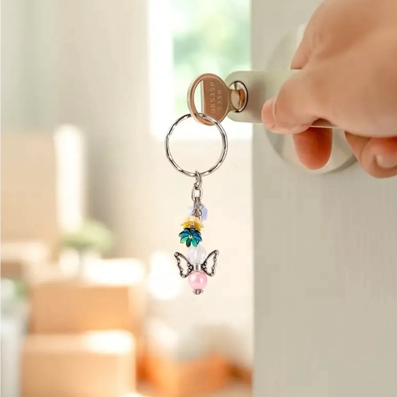 New Angel Acrylic Keychain Pendant - Picture 5 of 8